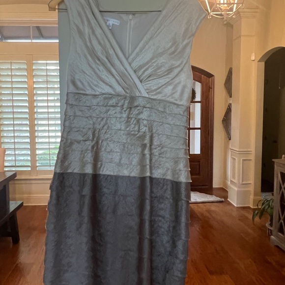 Dress - Picture 7 of 7